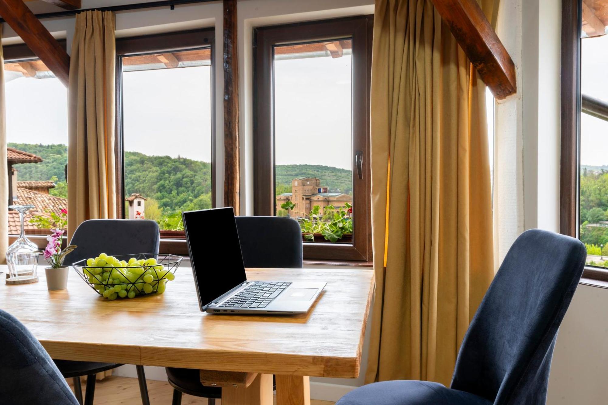 וליקו טורנובו Bobevata Guest House - Floor 2 - Stunning View Old Town מראה חיצוני תמונה
